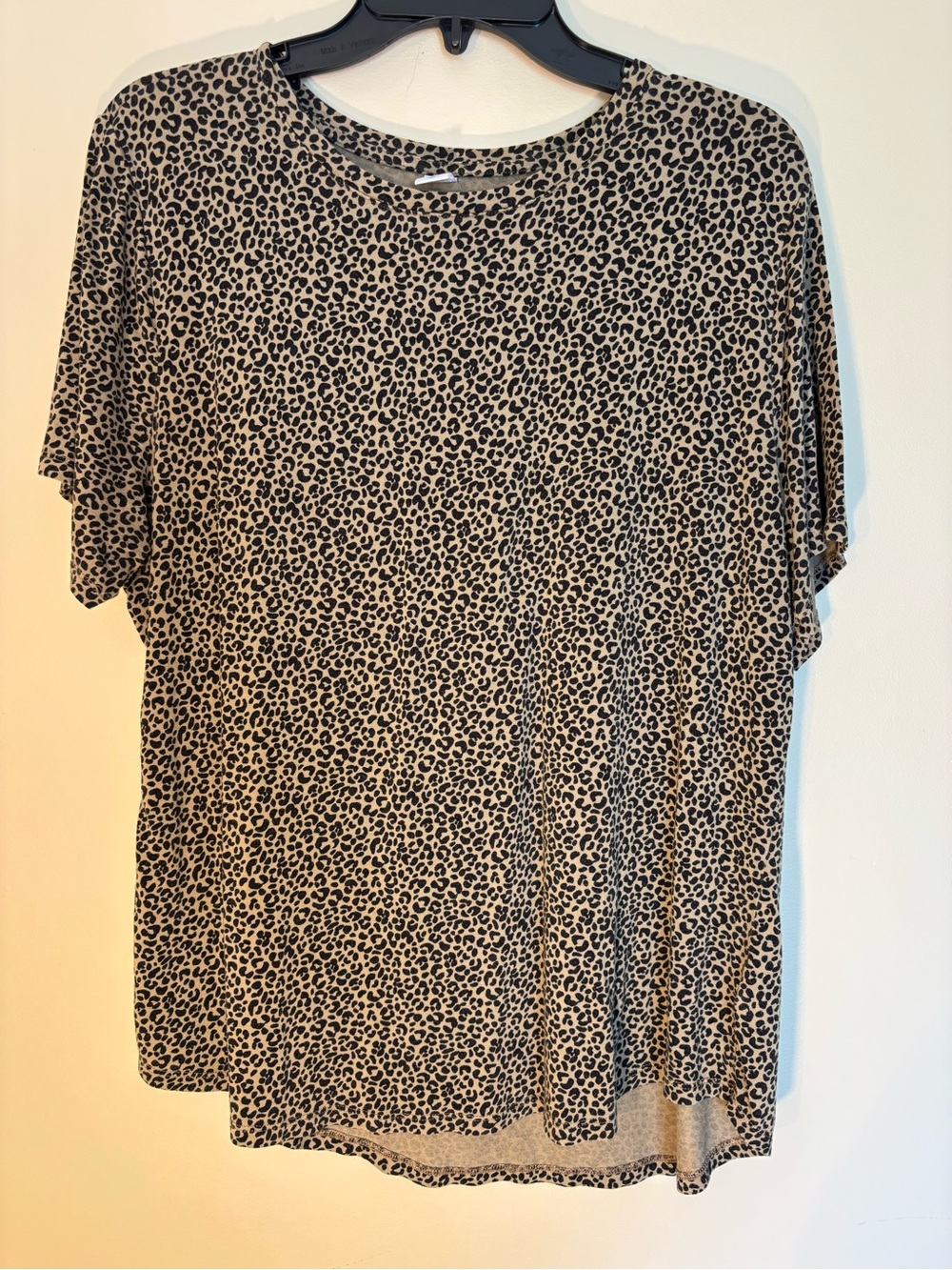 Old Navy Women's Short Sleeve Leopard Print Tee - Beige & Black